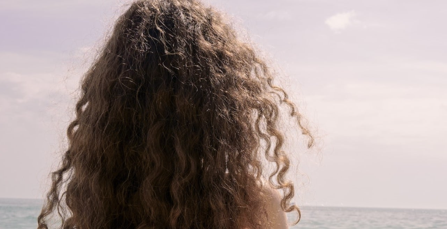 Пухнастість волосся: підбір засобів для догляду та рекомендації трихолога