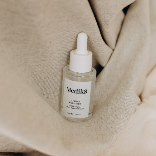 Medik8 Liquid Peptides 30 ml Комплекс зволожувальних пептидів на косметичних дронах