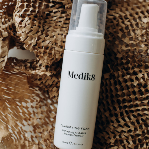 Medik8 Clarifying Foam 150 ml Очищуюча пінка з АНА/ВНА для очищення жирної і проблемної шкіри