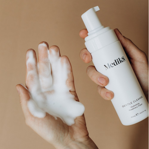 Medik8 Gentle Cleanse 150 ml Зволожуюча пінка для вмивання з розмарином