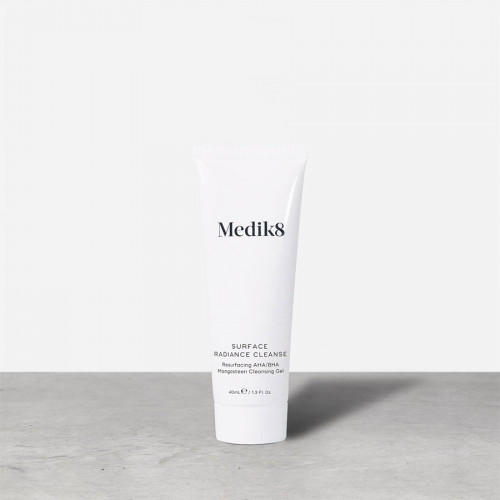 Medik8 Travel Size Surface Radiance Cleanse 40ml Очищуючий гель з АНА-кислотами і екстрактом мангостана Medik8 Travel Size Surface Radiance Cleanse 40ml Очищуючий гель з АНА-кислотами і екстрактом мангостана